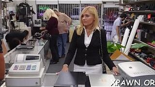 Необычный секс в магазине - порно видео