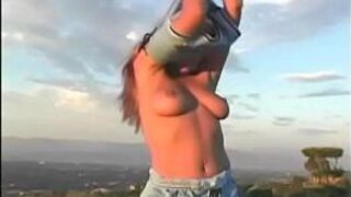 Девушка приходит домой и получает большой член, чтобы скакать - порно видео