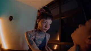 Я поделилась своим парнем с подругой - порно видео