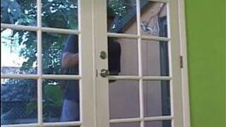 Парень трахает свою горячую новую мачеху! - порно видео