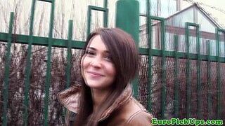 Пикап, европейскую крошку обкончали в рот после траха - порно видео