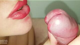 Замечательный минет крупным планом - с красной помадой. Кончил в рот. - порно видео