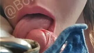 Мими сосет булочки из убер в Сальвадоре - порно видео