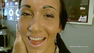 Чав со стариком лижет очко, лижет очко и кляп с глубокой глоткой - порно видео