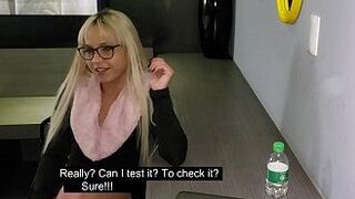 Секс в офисе: собеседование заканчивается запретным анальным сексом без презерватива в одежде в офисе - известная бразильская блондинка-мускулистая порнозвезда Эви Кетлин - порно видео