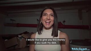 Публичный агент, красивая брюнетка, студентка-биолог, кончает на незнакомый член - порно видео