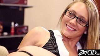 Эй Джей Эпплгейт принимает в задницу своего босса - порно видео