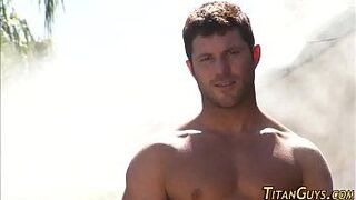 Построенный красавчик анал трахается - порно видео