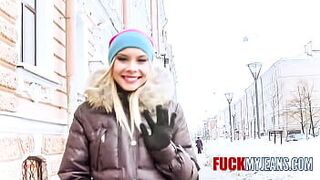 Трахаю юную блондинку-эскорт, пока родителей нет в городе - порно видео