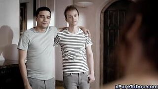 Два сексуально неудовлетворенных Алекс Джетт и Рикки Спэниш устали от своей убитой горем мачехи Сирен Де Мер и решают трахнуть ее! - порно видео