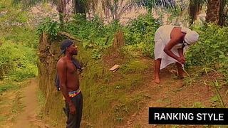 Хардкорный трах фигуристой толстушки на улице - порно видео