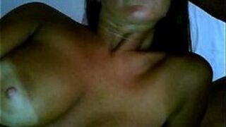 Еще одна горячая девушка перед вебкамерой - порно видео